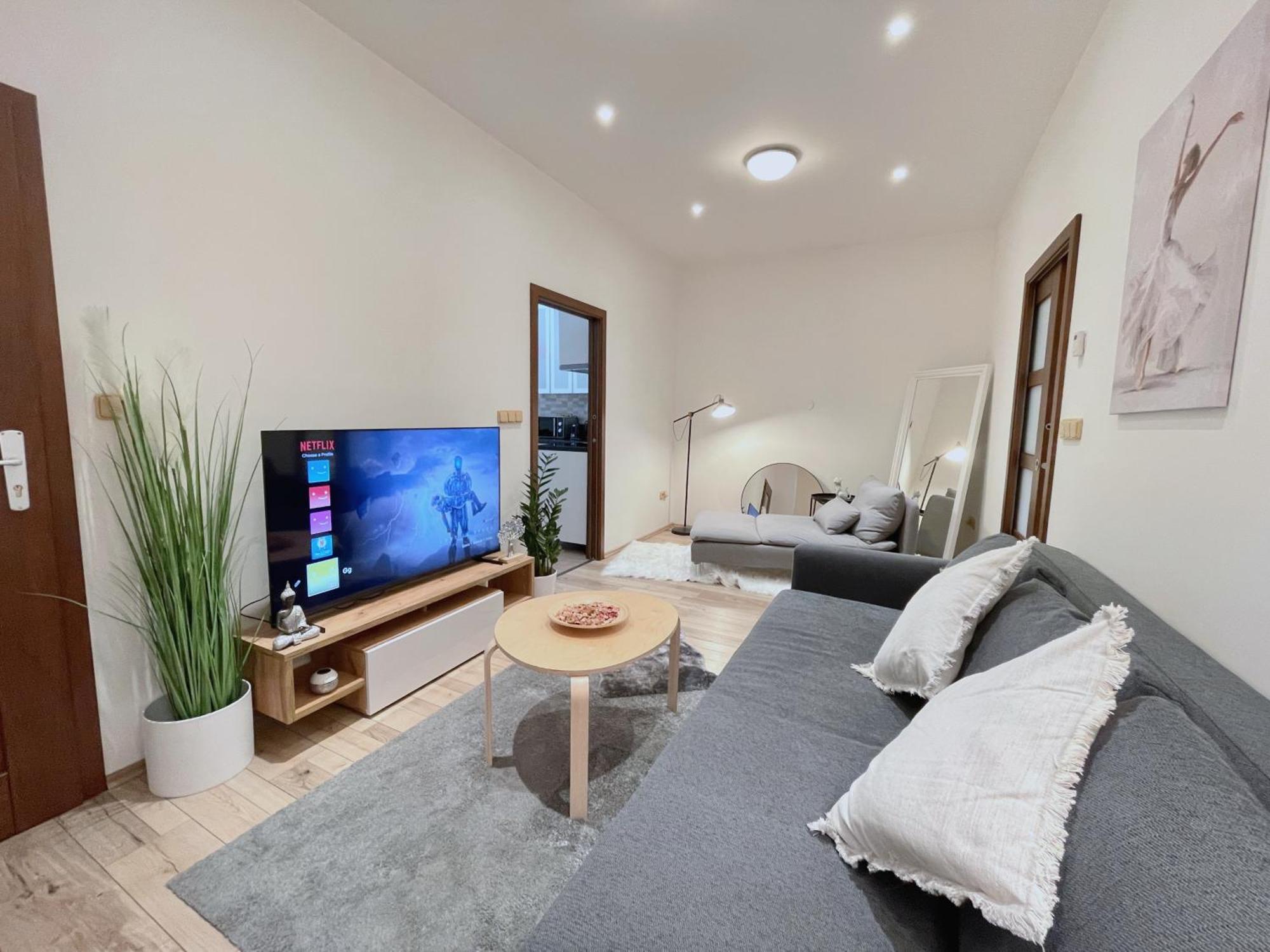 Apartment In Center Of With Balcony