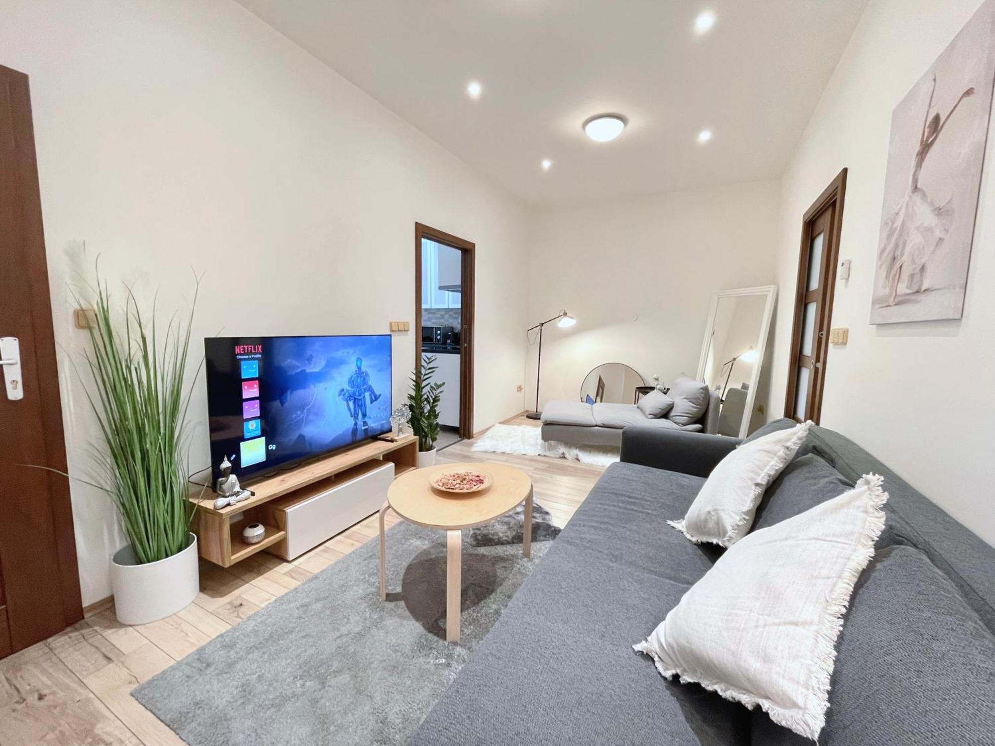 Apartment In Center Of With Balcony